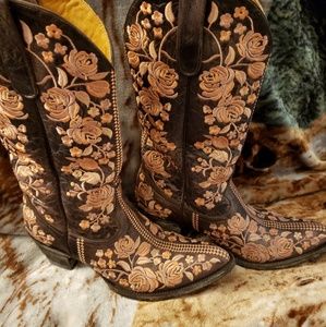 Old Gringos Size 10.Pink and peach colors